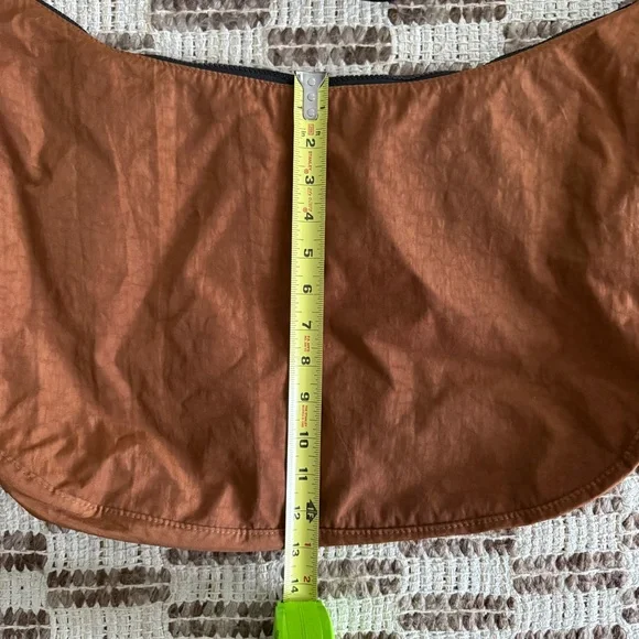 BAGGU Large Brown Crescent Sling Bag - Picture 3 of 11